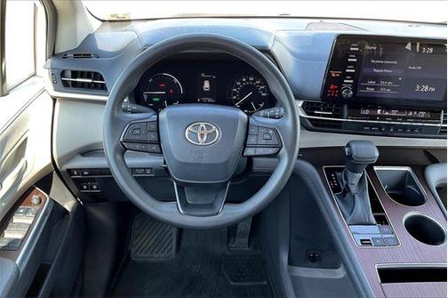 2022 Toyota Sienna LE