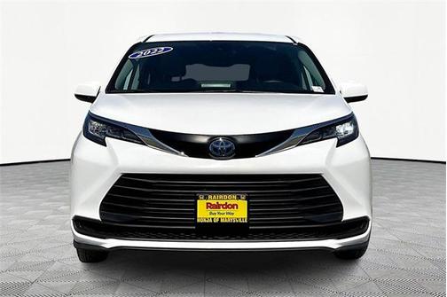 2022 Toyota Sienna LE