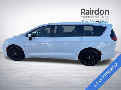 Bright White Clearcoat 2023 Chrysler Pacifica Touring L