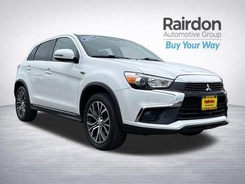 Diamond White Pearl 2017 Mitsubishi Outlander Sport 2.0 ES