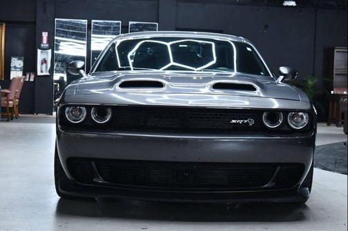 Granite Pearlcoat 2019 Dodge Challenger SRT Hellcat