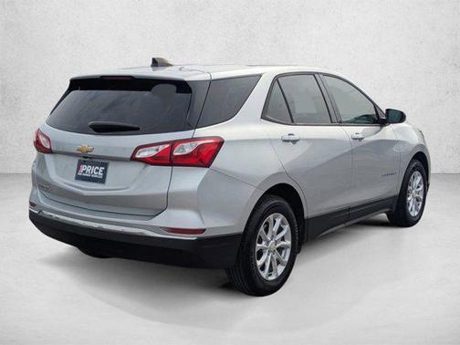 Silver Ice Metallic 2018 Chevrolet Equinox LS