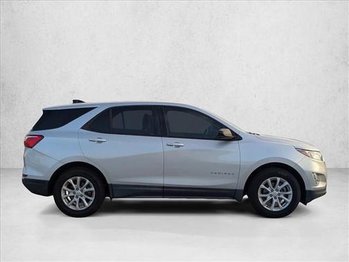 Silver Ice Metallic 2018 Chevrolet Equinox LS