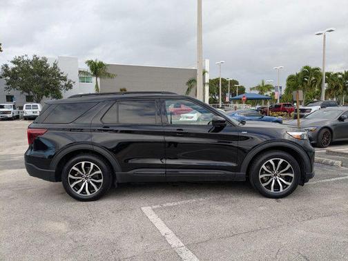 2022 Ford Explorer ST-Line