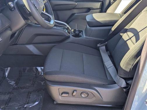 Snowdrift Metallic 2026 Chevrolet Colorado WT