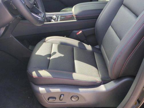 Mosaic Black Metallic 2026 Chevrolet Traverse AWD Z71