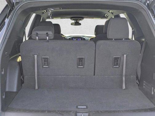Mosaic Black Metallic 2023 Chevrolet Traverse LT Cloth