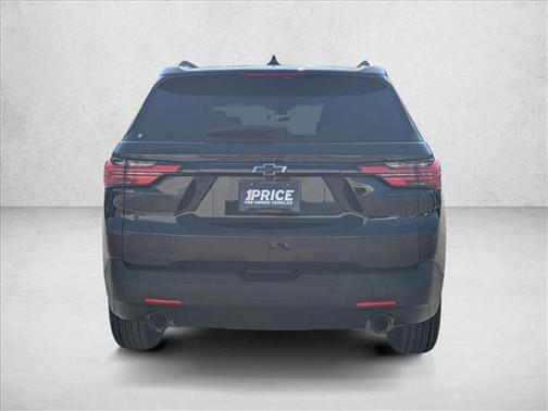 Mosaic Black Metallic 2023 Chevrolet Traverse LT Cloth