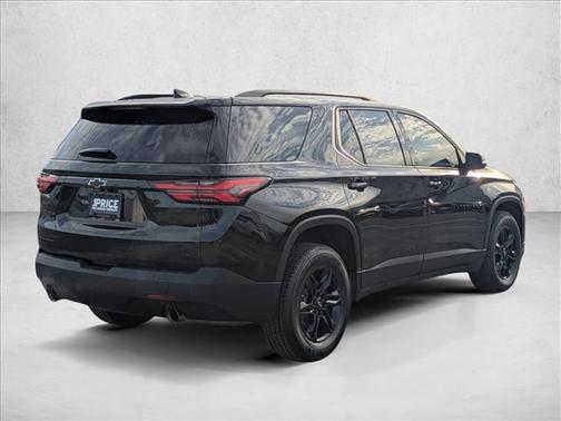Mosaic Black Metallic 2023 Chevrolet Traverse LT Cloth