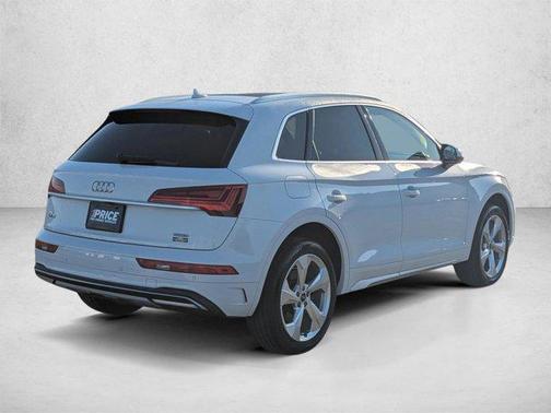 Glacier White Metallic 2021 Audi Q5 45 Premium Plus