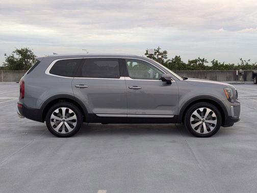 Everlasting Silver 2022 Kia Telluride S
