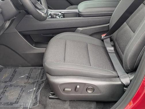 Radiant Red Tintcoat 2026 Chevrolet Traverse LT