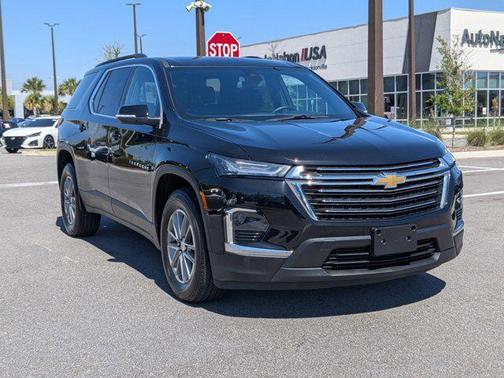 Mosaic Black Metallic 2023 Chevrolet Traverse LT Cloth