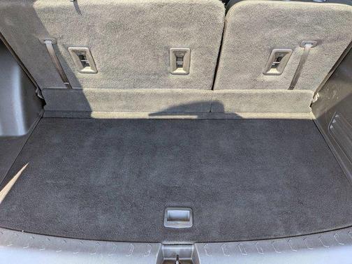 Mosaic Black Metallic 2023 Chevrolet Traverse LT Cloth
