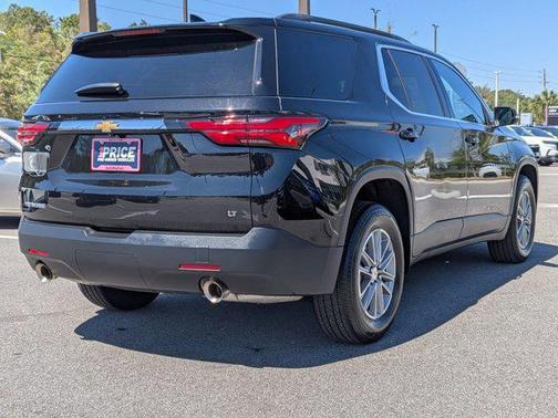 Mosaic Black Metallic 2023 Chevrolet Traverse LT Cloth