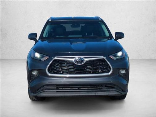 Magnetic Gray Metallic 2022 Toyota Highlander XLE