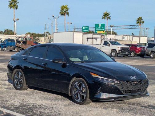 2022 Hyundai ELANTRA HEV Limited