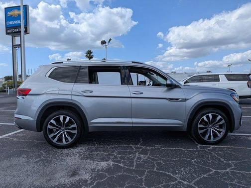 Platinum Gray Metallic 2023 Volkswagen Atlas 3.6L SEL Premium