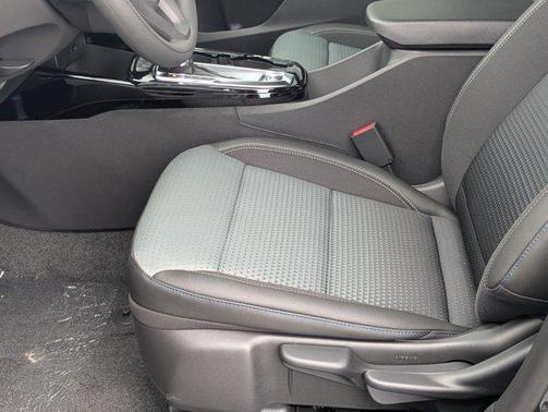 Mosaic Black Metallic 2026 Chevrolet Trax LT
