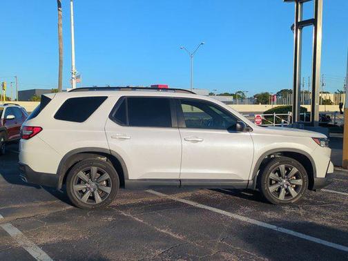 2023 Honda Pilot AWD Sport