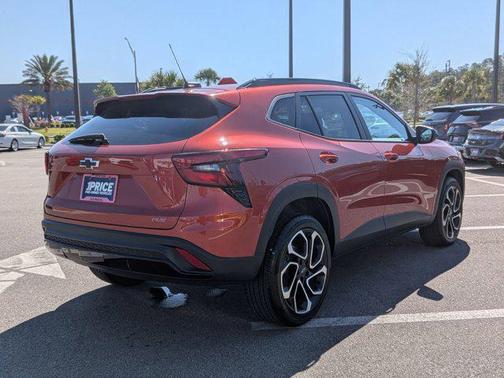 Cayenne Orange Metallic 2024 Chevrolet Trax FWD 2RS