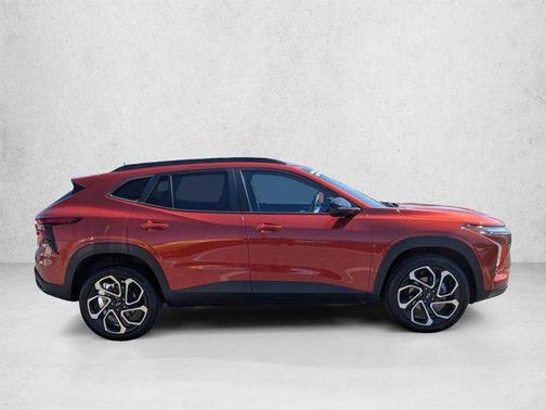 Cayenne Orange Metallic 2024 Chevrolet Trax FWD 2RS
