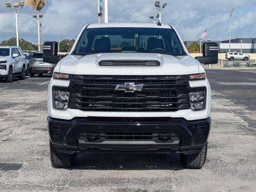 Summit White 2026 Chevrolet Silverado 2500 Custom