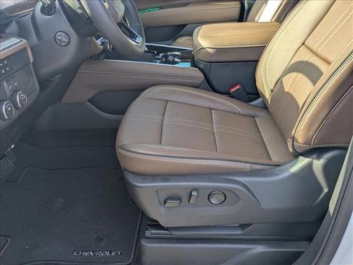 Polar White Tricoat 2026 Chevrolet Suburban High Country, RWD