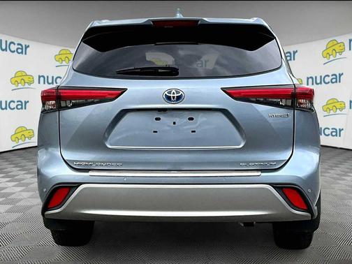 2021 Toyota Highlander Hybrid Platinum