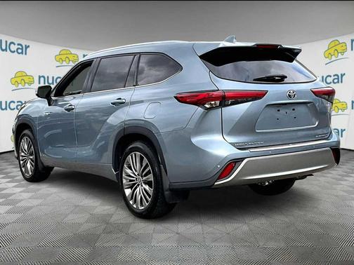 2021 Toyota Highlander Hybrid Platinum