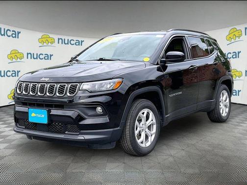 Diamond Black Crystal Pearlcoat 2024 Jeep Compass Latitude