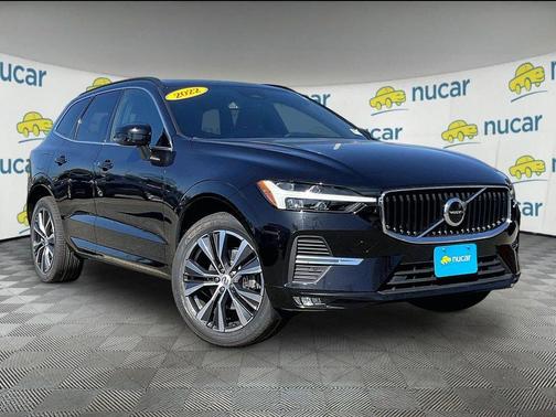 Onyx Black Metallic 2022 Volvo XC60 B5 Momentum