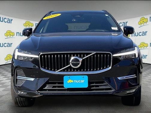 Onyx Black Metallic 2022 Volvo XC60 B5 Momentum