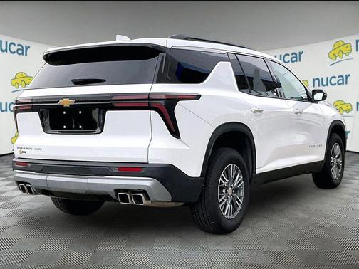 Summit White 2026 Chevrolet Traverse LT