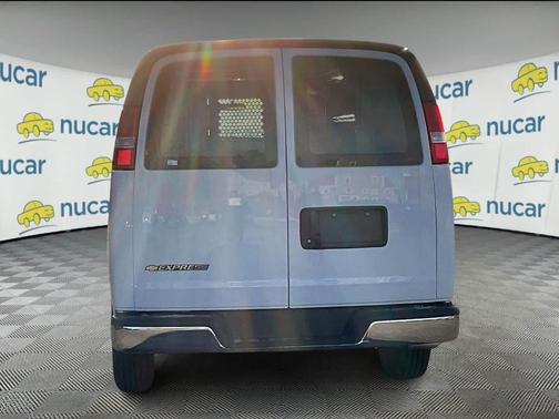 2025 Chevrolet Express 2500 RWD 2500 Regular Wheelbase WT