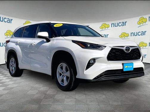 Blizzard Pearl 2021 Toyota Highlander LE