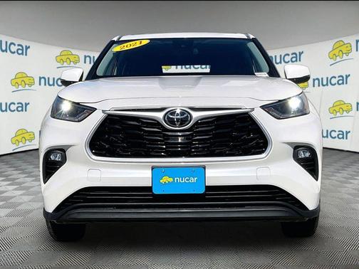 Blizzard Pearl 2021 Toyota Highlander LE