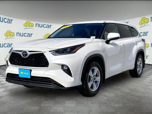 Blizzard Pearl 2021 Toyota Highlander LE