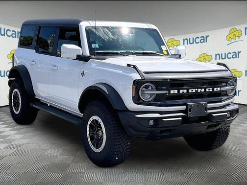 Oxford White 2023 Ford Bronco Outer Banks