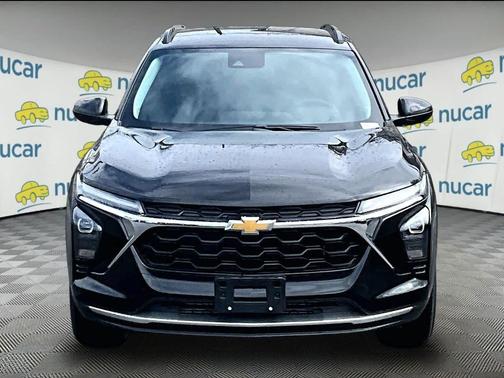 Mosaic Black Metallic 2026 Chevrolet Trax LT