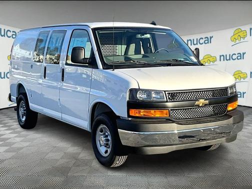 2025 Chevrolet Express 2500 RWD 2500 Regular Wheelbase WT