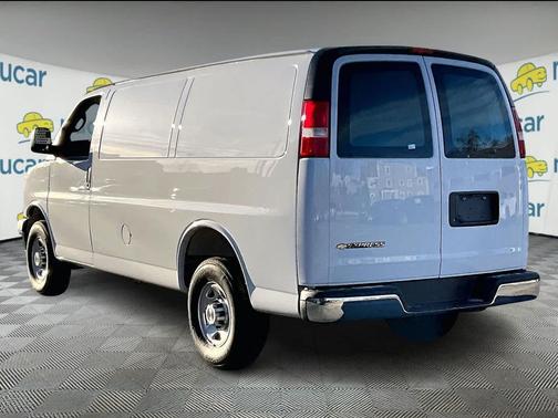 2025 Chevrolet Express 2500 RWD 2500 Regular Wheelbase WT