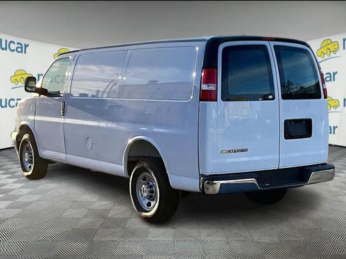 2025 Chevrolet Express 2500 RWD 2500 Regular Wheelbase WT