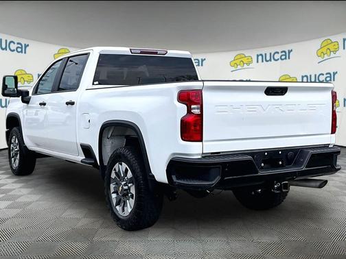 Summit White 2024 Chevrolet Silverado 2500 Custom
