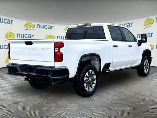 Summit White 2024 Chevrolet Silverado 2500 Custom