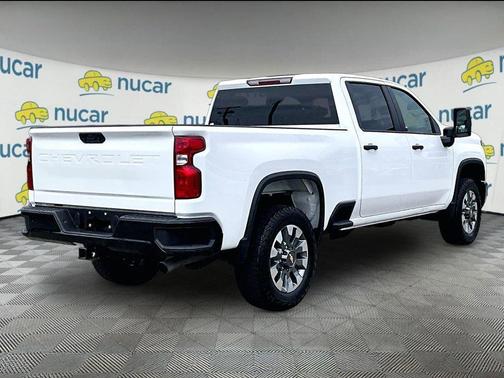 Summit White 2024 Chevrolet Silverado 2500 Custom