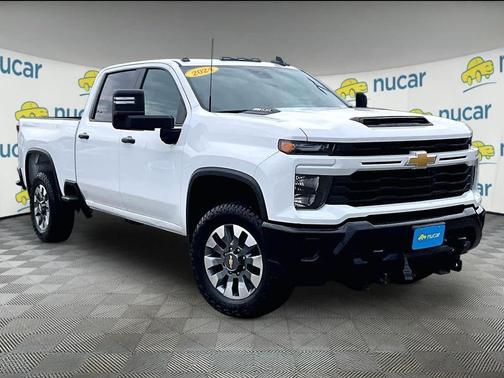 Summit White 2024 Chevrolet Silverado 2500 Custom