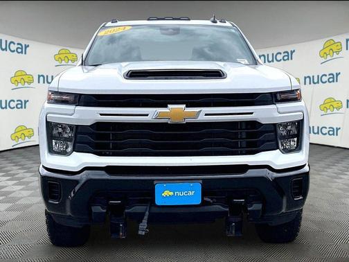 Summit White 2024 Chevrolet Silverado 2500 Custom