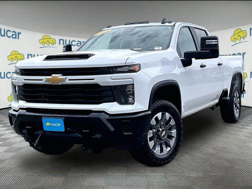 Summit White 2024 Chevrolet Silverado 2500 Custom