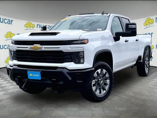 Summit White 2024 Chevrolet Silverado 2500 Custom